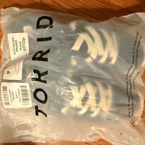 Torrid Black Riley Ruched Back Slip On - Picture 2 of 3